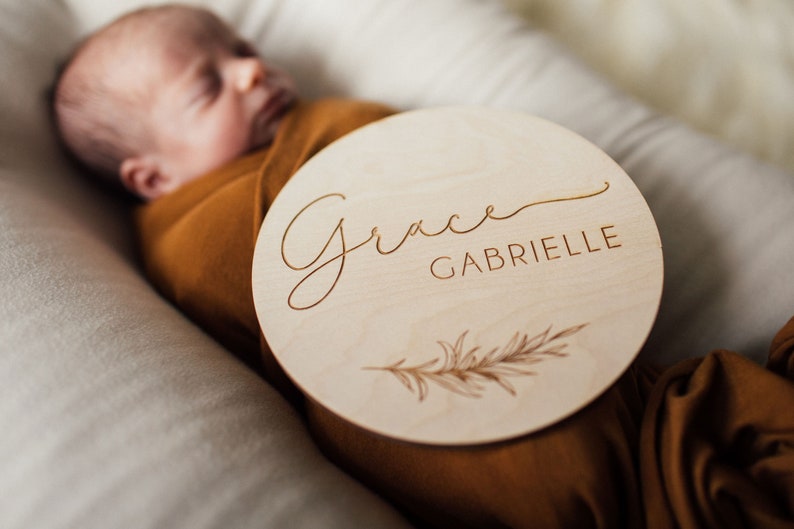 Custom Baby Announcement Plaque, Birth Announcement Sign, Newborn Photo Props, Wooden Name Plaque, Baby Shower Gift, New Baby Reveal 画像 6