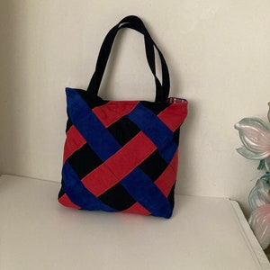 Hermosa Cartera Hecha a Mano de Mezclilla y Gamuza 14”x14”x3”
