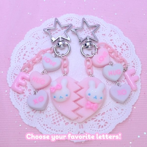 Llavero de doble corazón personalizado Kawaii con conejito, regalo personalizado de San Valentín y Galentine, lindos corazones de conversación