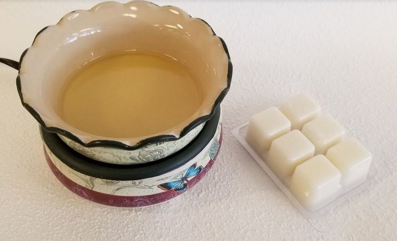 2.7 oz. Eartherella BUTT NAKED Natural Soy Wax break-apart tart melts fruity vanilla