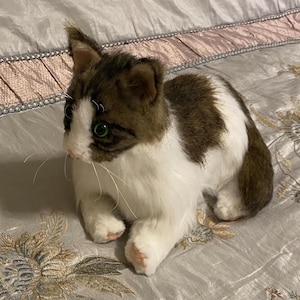 Handmade Norwegian Forest Cat Figurine: Realistic Collectible Animal