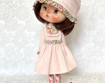 Blythe outfit: Blythe linen blend  dress - Bonnet - Stockings