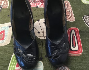 navy blue pumps size 11
