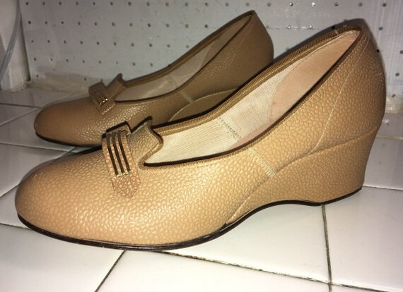 Vintage 1940s 1950s wedge pumps walking winter sho