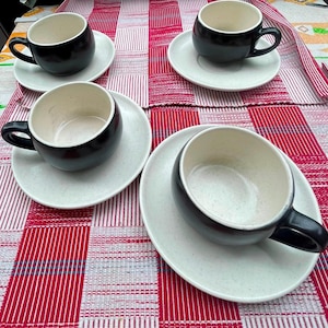 Set of 4 Metlox Poppytrail California Contempora coffee tea cups and saucers Mid Century MCM Vintage Black USA Vernon 1950s vintage