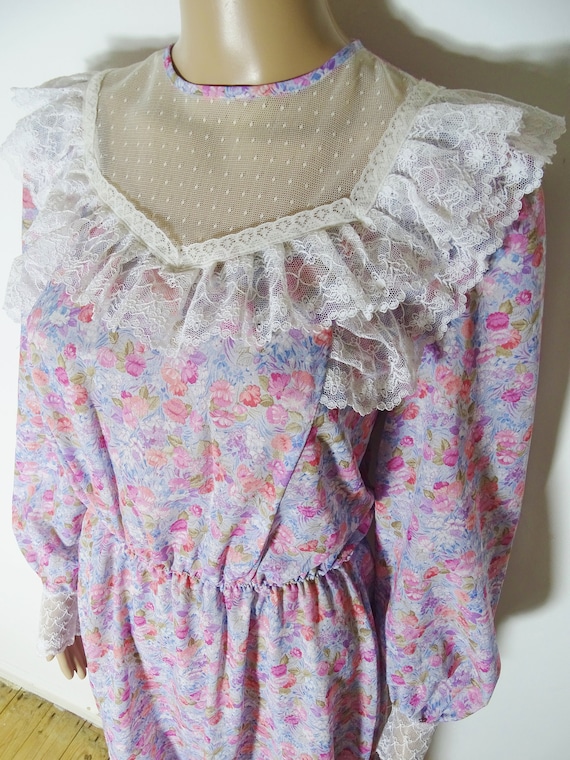 70s 80s mid length white lace + pastel floral pra… - image 6