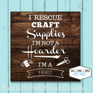 Ik red ambachtelijke benodigdheden Ik ben geen verzamelaar, ik ben een held Craft Room Quote SVG PNG-bestand om te snijden met Cricut Silhouette She Sheshed Sign