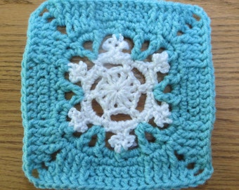 Motif Frozen Elsa's Snowflake Grandma Square. Peut être transformé en couverture de n'importe quelle taille pour enfant ou bébé. **** Modèle uniquement ****