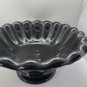 Frutero con pedestal de centro de mesa negro Camark