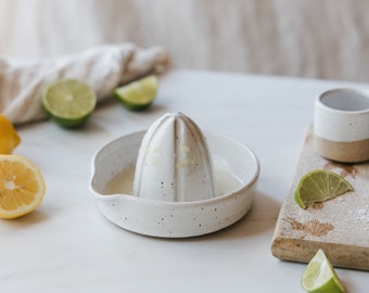 Speckled White Ceramic Juicer - Handmade Citrus Reamer - Fresh Orange Juicer - Handmade Kitchen - Stoneware Pottery - Ceramic Housewares