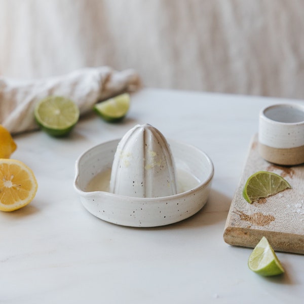 Speckled White Ceramic Juicer - Handmade Citrus Reamer - Fresh Orange Juicer - Handmade Kitchen - Stoneware Pottery - Ceramic Housewares