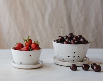 Speckled White Berry Bowl - Natural White Berry Bowl - White Ceramic Colander - Strainer - Strawberry Bowl - Herb Bowl - Farmhouse Egg Bowl