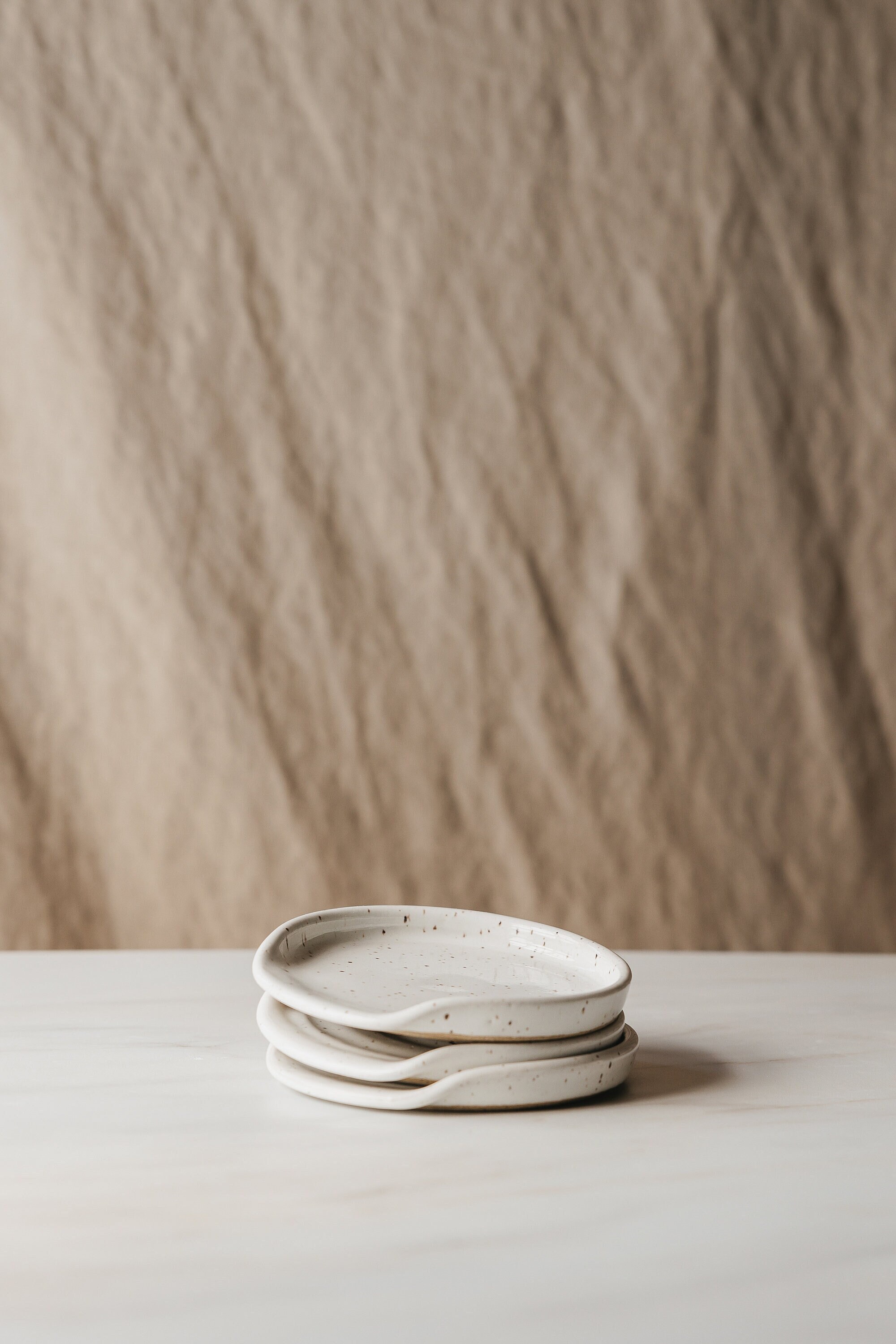 Le repose-cuillère céramique blanche, Simons Maison