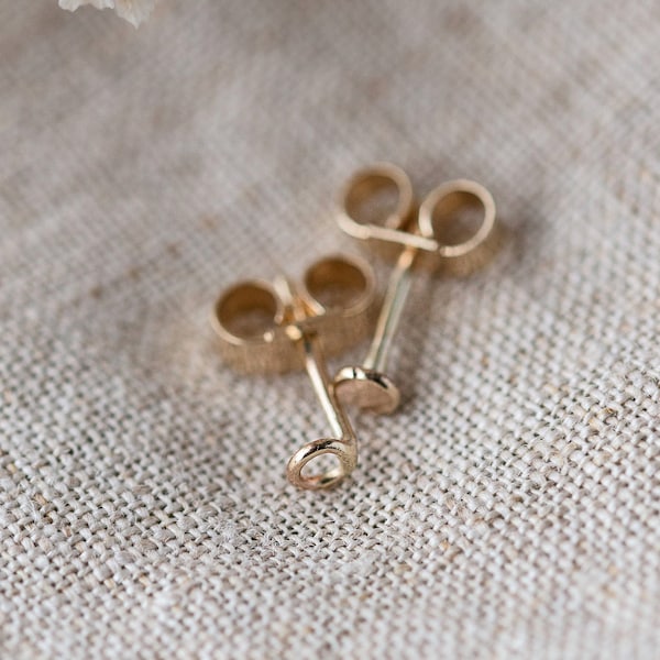 Boucles d’oreilles Gold Stud dépareillées, Tiny Gold Studs, Boucles d’oreilles Dainty Gold, Boucles d’oreilles en or massif 9ct