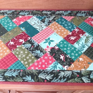 Modello di tovaglietta patchwork scaricabile all'istante per charm pack o ritagli - Tillie table runner