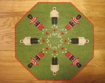 OOAK HANDMADE. Lovely Greenland Eskimo Beaded Glass Table Mat.