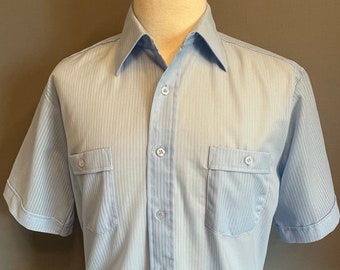 1970s Dusty Blue Men's Ribbed Pattern Short Sleeve Poly Shirt - SIZE M