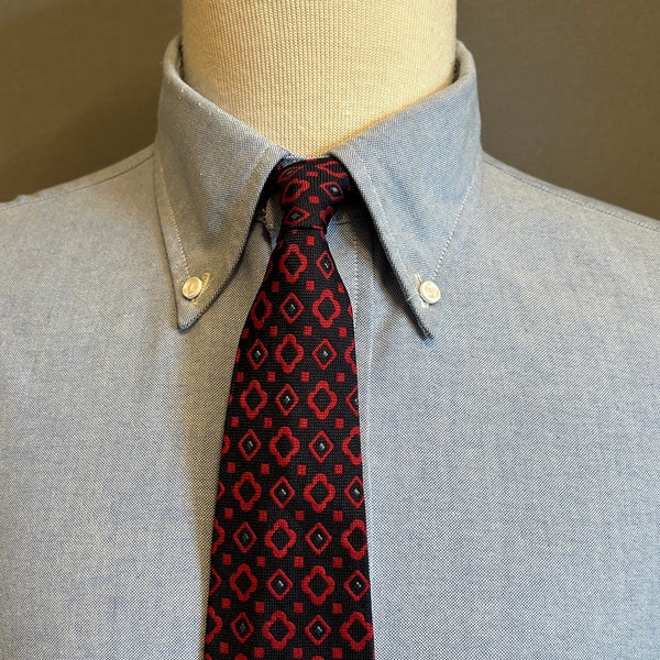 1980s Men's Italian Silk Tie with Black/Red/Silver Foulard Pattern by G. Battistoni