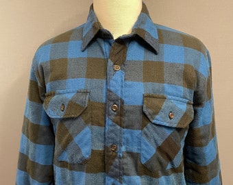 c1970s Blue/Black Buffalo Plaid Men's Quilted Flannel Shirt Jacket - SIZE M