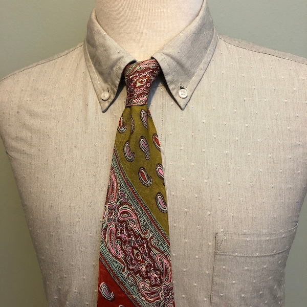 Olive/Red/Pink Paisley Pattern Men's Acetate Wide Necktie c1970s