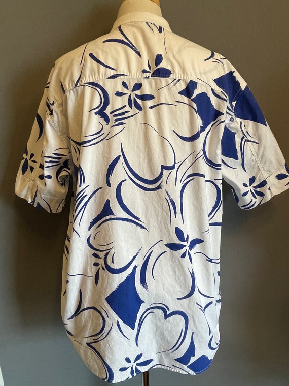 1980s White + Blue Abstract Pattern Men's Short S… - image 3