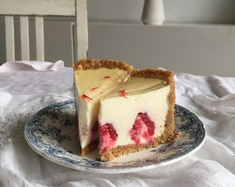 LemonCheeseCake with Raspberries