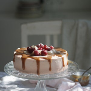 White Chocolate Cake with Pear, Raspberry and Caramel image 1