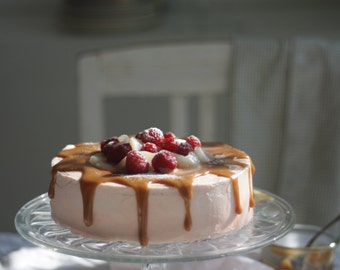 White Chocolate Cake with Pear, Raspberry and Caramel