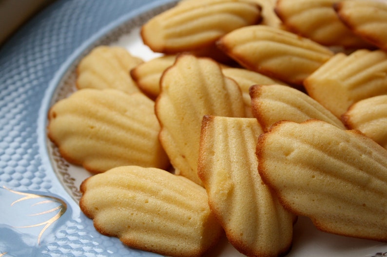 Madeleine 18 pcs with Orange Blossom Water or Lemon image 2