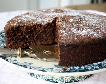 Low Gluten Chocolate Cake with Hazelnut and Ancient Sugar