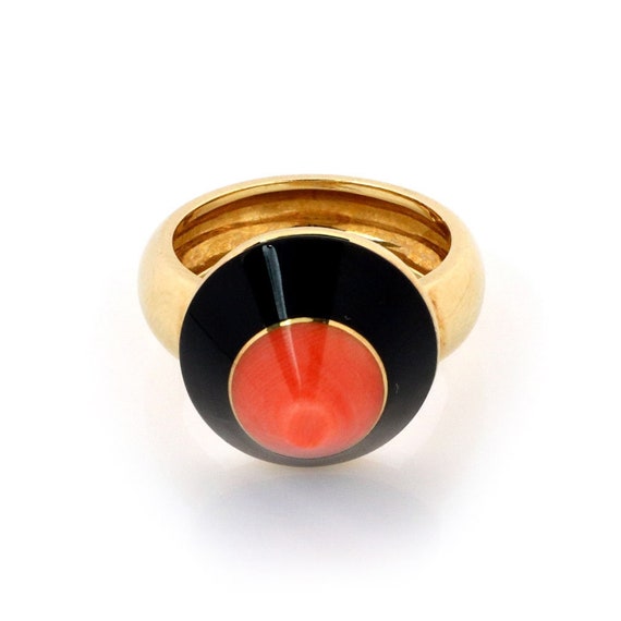 23008 - Coral Onyx 18k Yellow Gold Pointed Top Rin