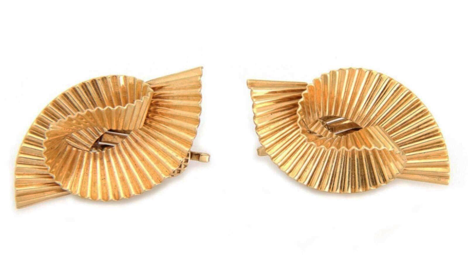 25789 Tiffany & Co. 14k Yellow Gold Fluted Ribbon Twist Clip 25789 Tiffany & Co. 14k Yellow Gold Fluted Ribbon Twist Clip
