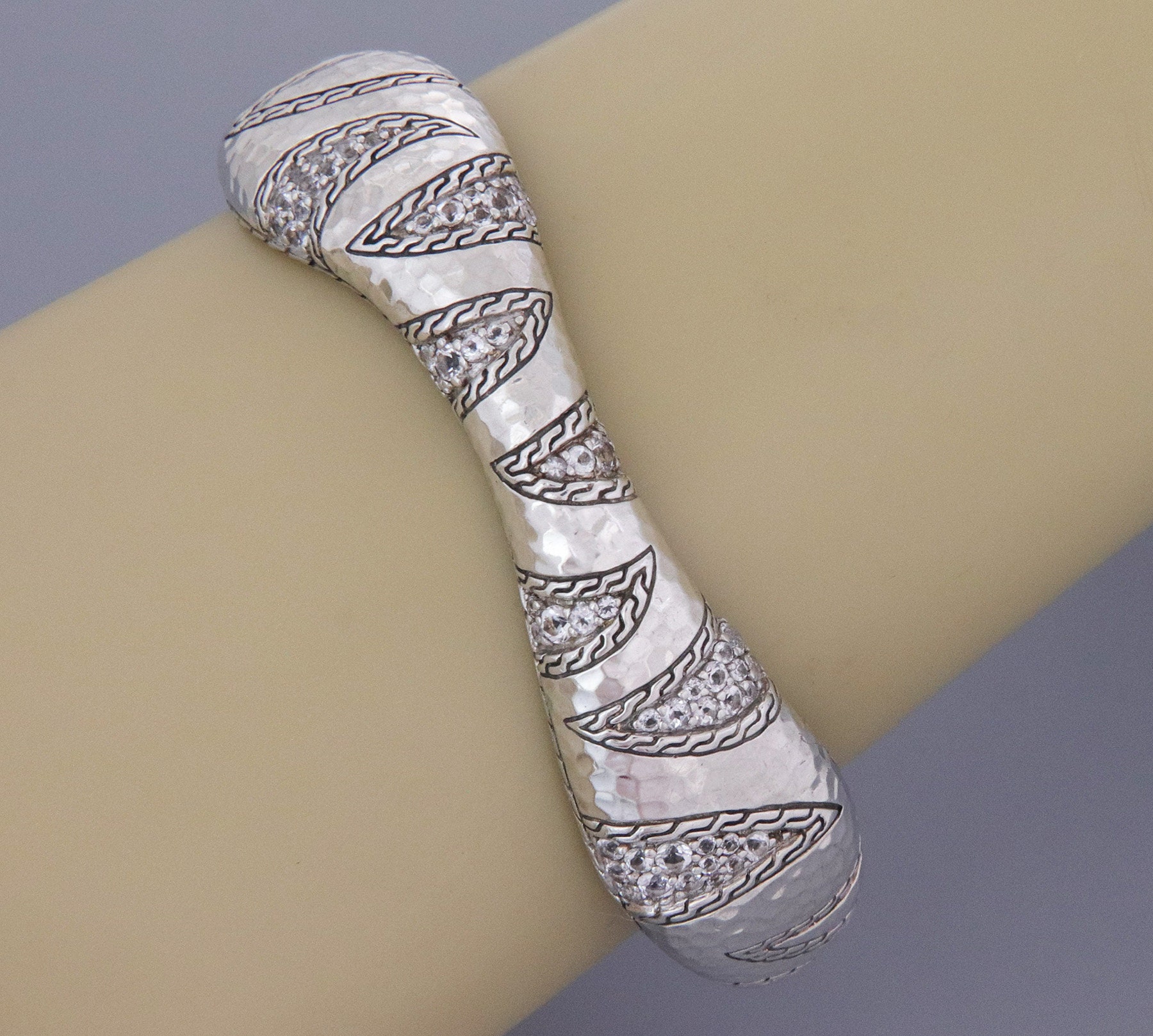 28121 - John Hardy Palu Macan Topaz Sterling Silver Hammered 28121 - John Hardy Palu Macan Topaz Sterling Silver Hammered
