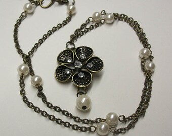 Floral pendant Necklace, silver plated chain with pearls.