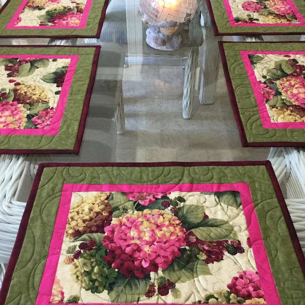 Quilted Placemats, Botanical Placemats,Floral Placemats,Hydrangea Placemats,Table Linens, Fabric Placemats, Sold in sets of 4, Ready to ship