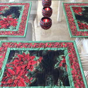Christmas Placemats, Poinsettia Placemats, Quilted Placemats, Sold in sets of 4, Ready to ship, Christmas Table Decor, Wedding Gift.