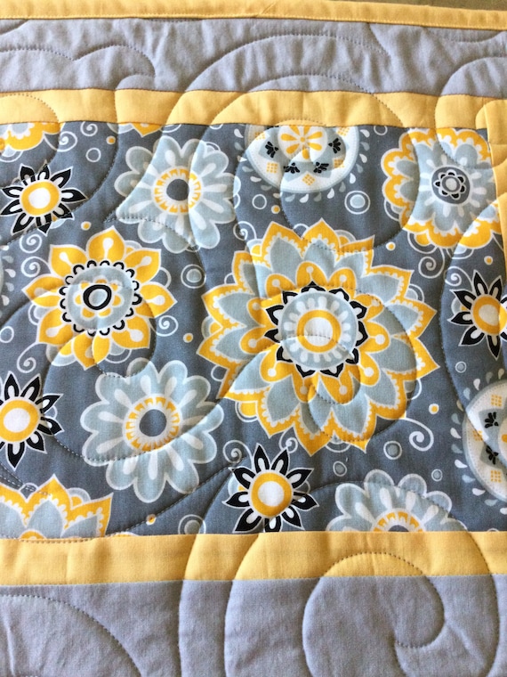 Quilted Placemats: Modern Gray & Yellow Floral Table Decor (Set of 4)