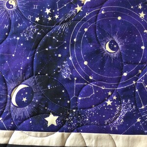 Quilted Tarot Mat: Celestial Sun, Moon, Stars - Oracle Card Reading (17.5 X13.5 inches) bild 6