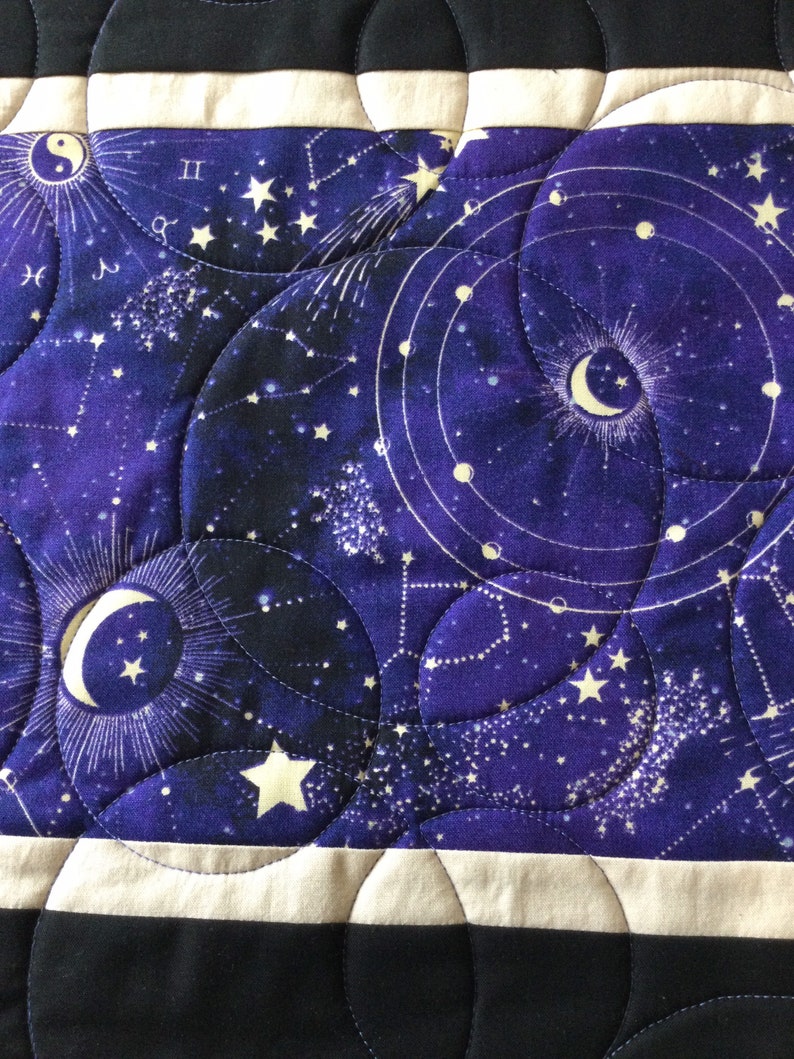 Quilted Tarot Mat: Celestial Sun, Moon, Stars - Oracle Card Reading (17.5 X13.5 inches) bild 6