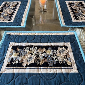 Blue and Beige Placemats,Quilted Placemats,Sold in sets of 4, Ready to ship,Reversible Mats, Handmade Placemats,Williamsburg design,Blue Mat