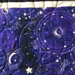 Quilted Tarot Mat: Celestial Sun, Moon, Stars - Oracle Card Reading (17.5 X13.5 inches) bild 3