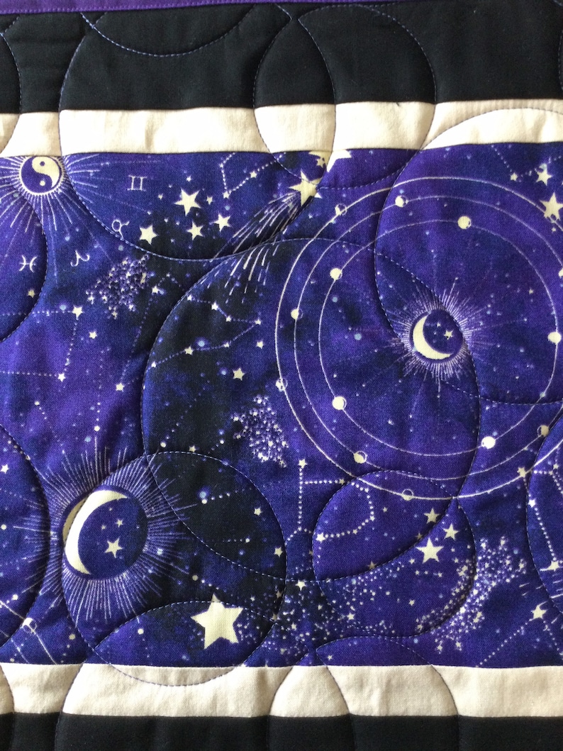 Quilted Tarot Mat: Celestial Sun, Moon, Stars - Oracle Card Reading (17.5 X13.5 inches) bild 3
