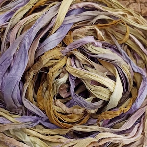 Giardino incantato - Nastro di seta sari riciclato, nastro con bordo grezzo, Tessitura, Macramè, Filato artistico, Filato tinto a mano