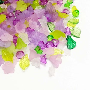 50 gr mix Primavera Lilla, fiori e foglie in acrilico, copriperla, separatori, perla in acrilico. SP42cart