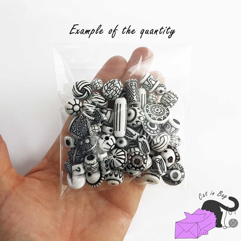 SC02R1-SP130-FO336 50gr Mix of antique ethnic effect acrylic beads white colour