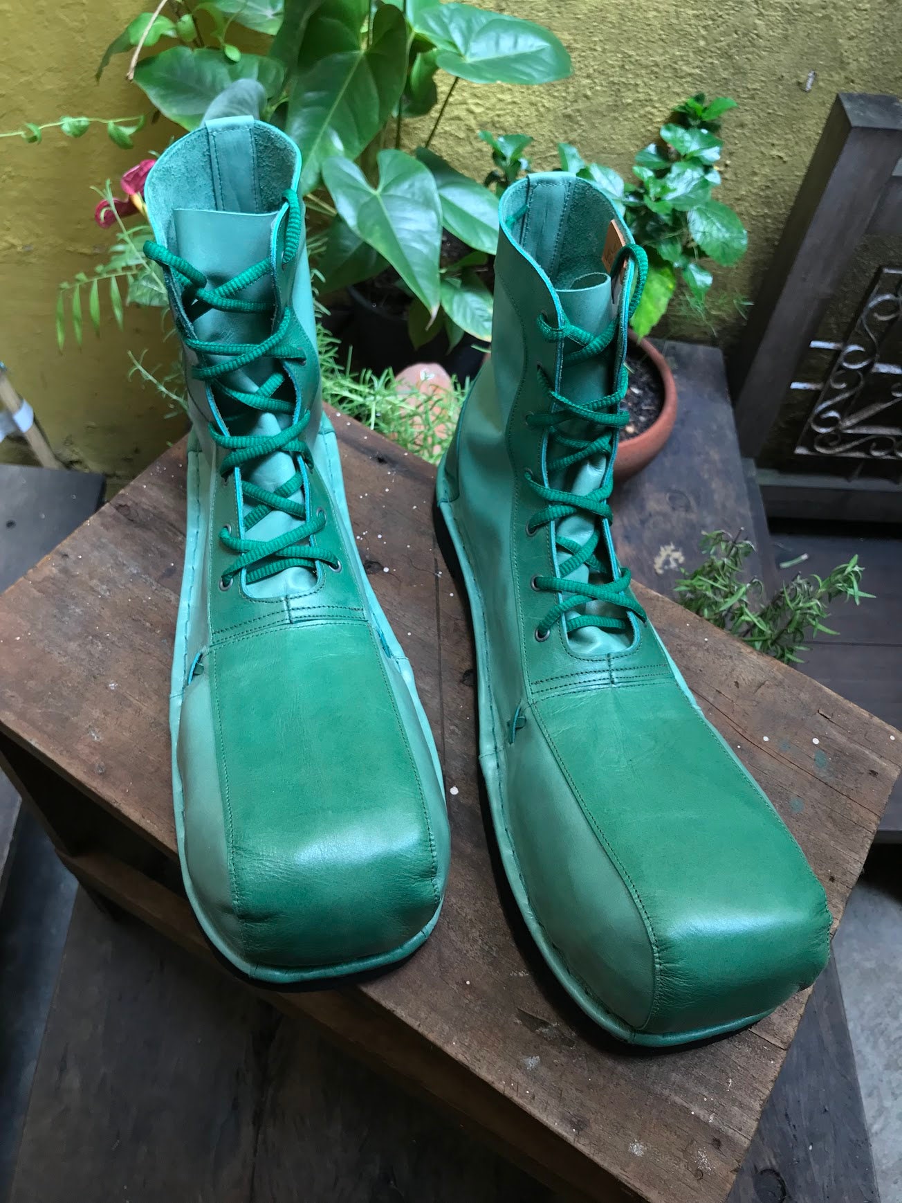 Green Plastic Clown Shoes for Child — Costume Super Center BEYS  non-sneaker Clown shoes Platformsoled ankle boots Green size 10 main image 2