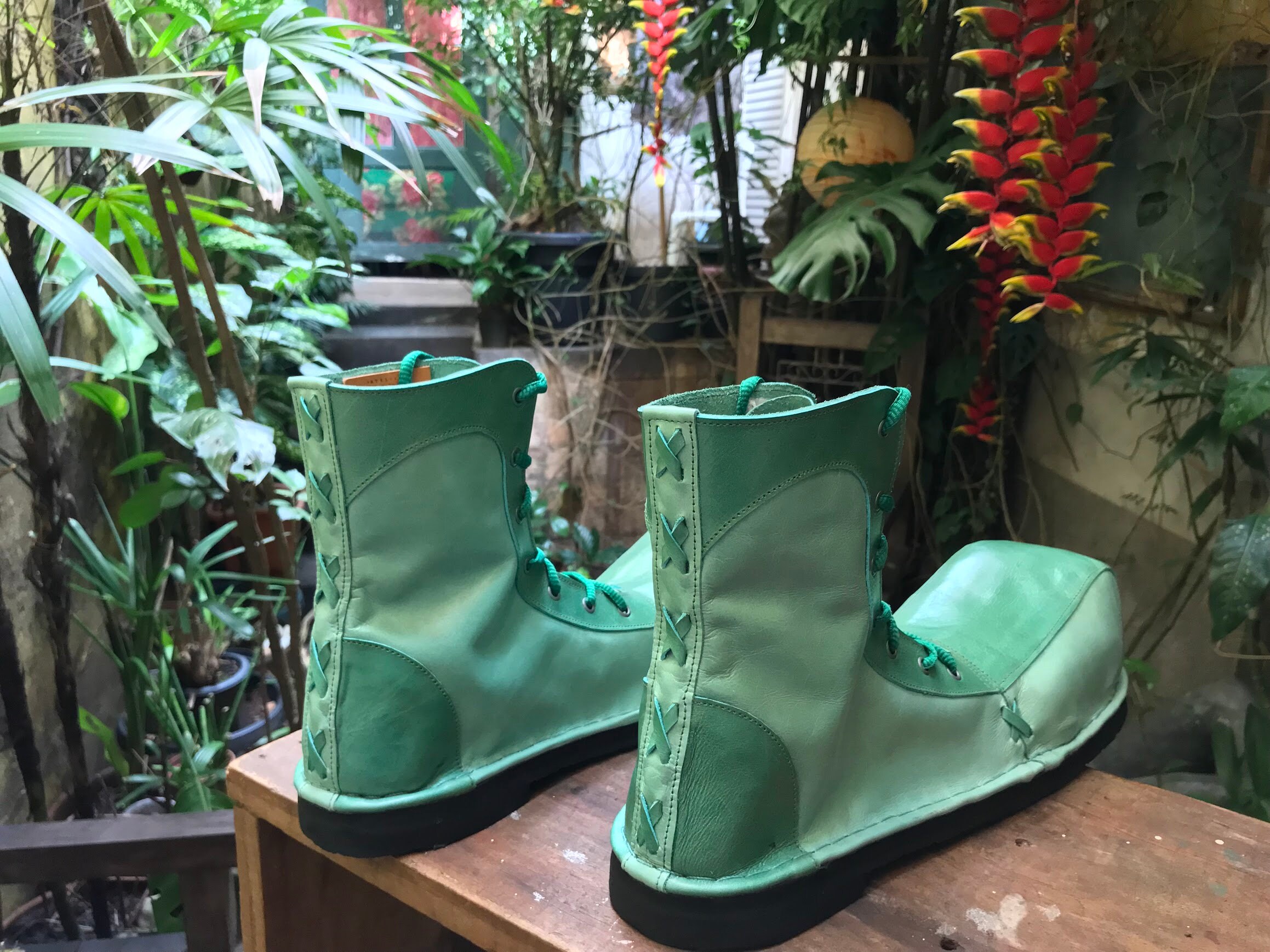 Green Plastic Clown Shoes for Child — Costume Super Center BEYS  non-sneaker Clown shoes Platformsoled ankle boots Green size 10 main image 1