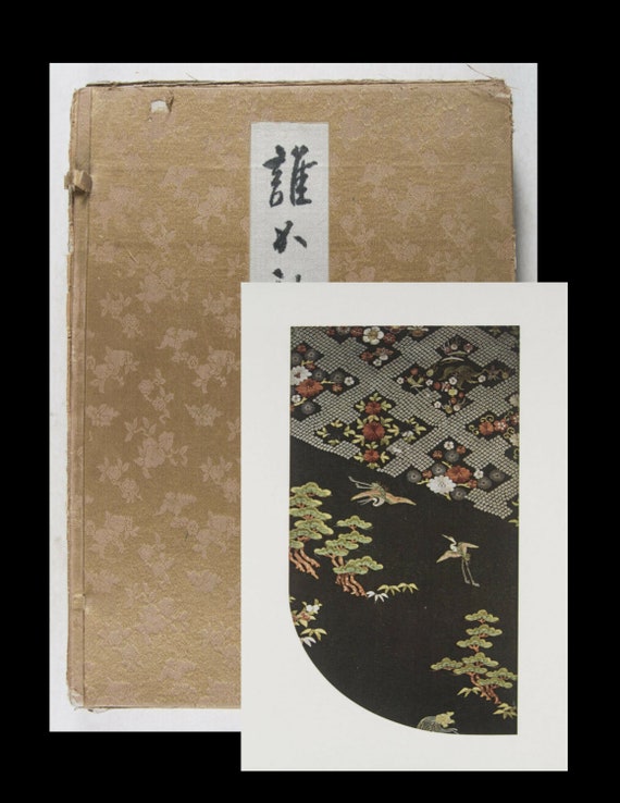 First edition. Hardcover. Folio. 100 loose plates kimonos and Japanese fabric designs from the collection of Shojiro Nomura