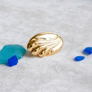 VINTAGE Monet Gold Wave Brooch Costume Jewelry