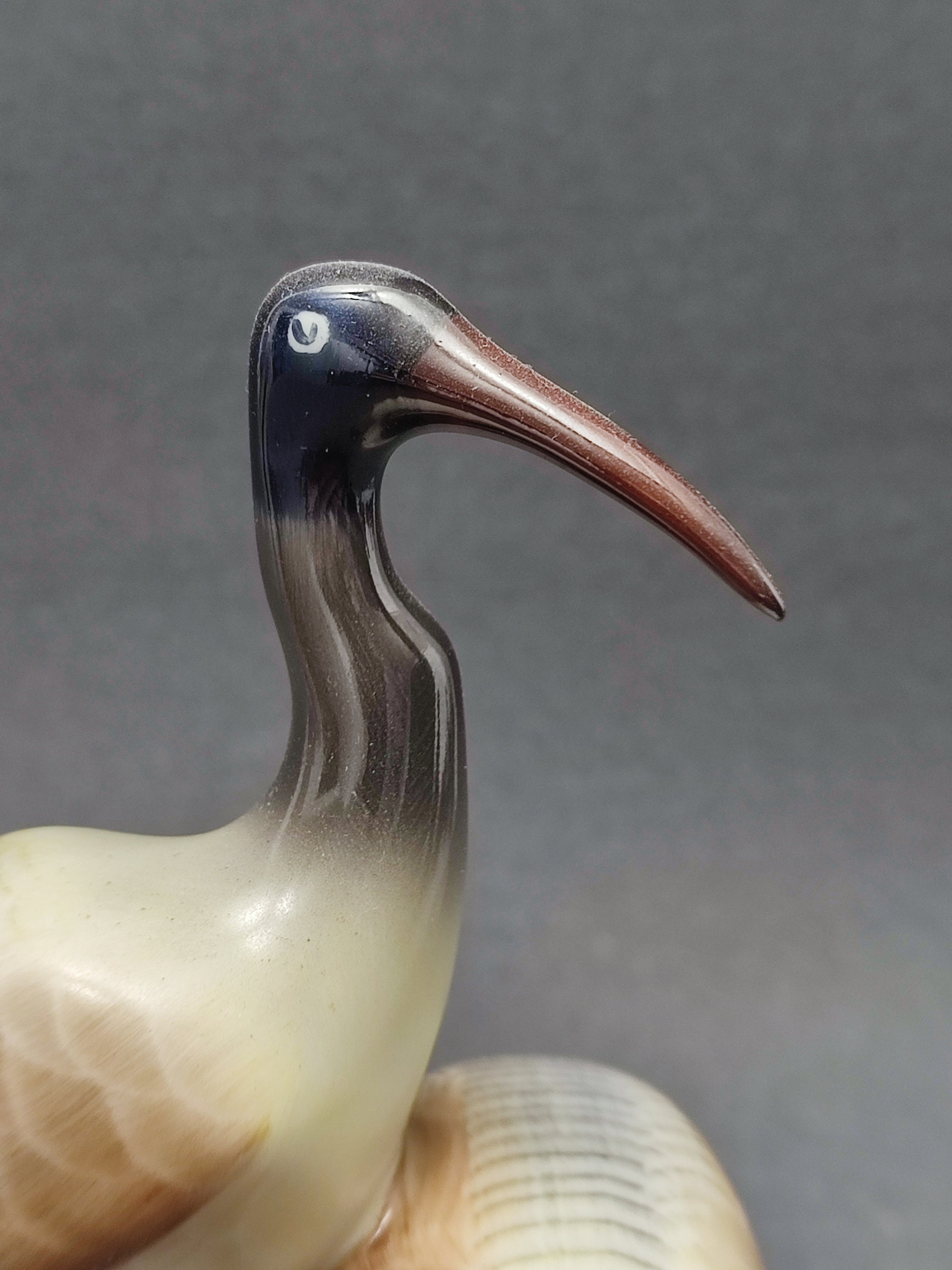 Hollohaza のトキの鳥のペアの磁器の置物 - ハンガリー - ミッド